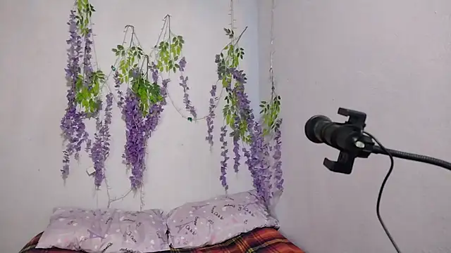 Snapshot of yazforeSolo chatting on 09.22.25 yazforeSolo online show from 09.22.25