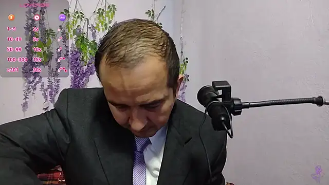 Snapshot of yazforeSolo chatting on 09.25.25 yazforeSolo online show from 09.25.25