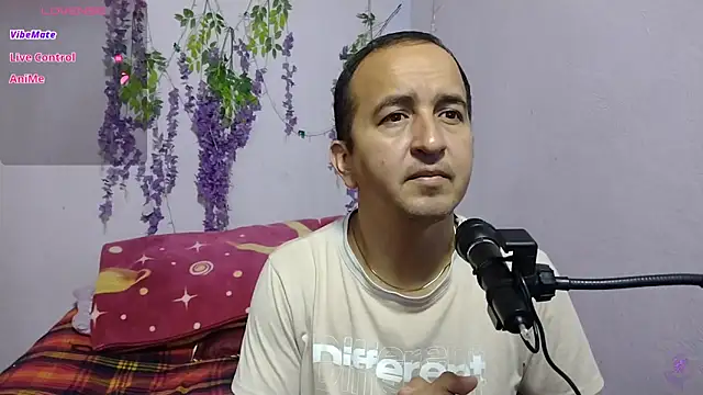 Snapshot of yazforeSolo chatting on 09.26.25 yazforeSolo online show from 09.26.25