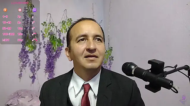 Snapshot of yazforeSolo chatting on 09.27.25 yazforeSolo online show from 09.27.25