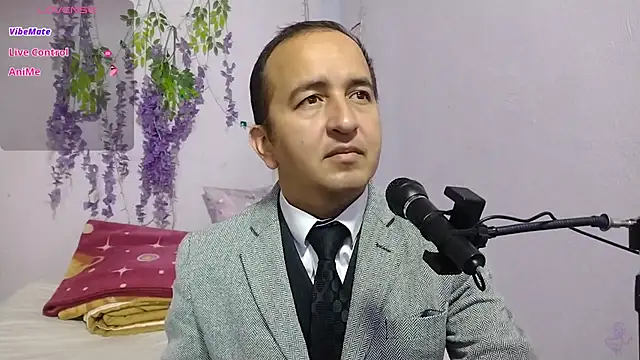 Snapshot of yazforeSolo chatting on 09.28.25 yazforeSolo online show from 09.28.25