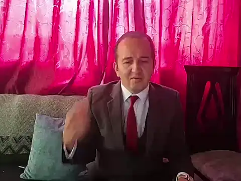 Snapshot of yazforeSolo chatting on 10.02.25 yazforeSolo online show from 10.02.25