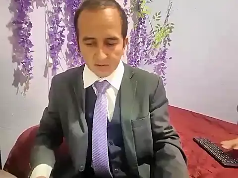 Snapshot of yazforeSolo chatting on 10.09.25 yazforeSolo online show from 10.09.25