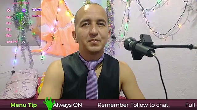 Snapshot of yazforeSolo chatting on 10.12.25 yazforeSolo online show from 10.12.25