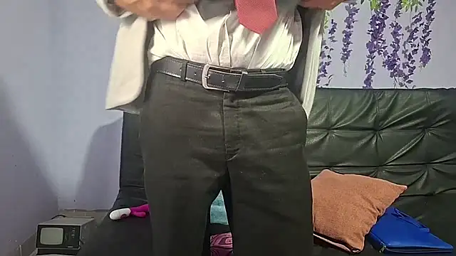 Snapshot of yazforeSolo chatting on 11.13.25 yazforeSolo online show from 11.13.25