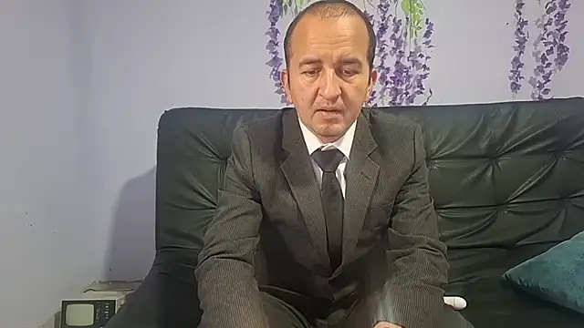 Snapshot of yazforeSolo chatting on 11.20.25 yazforeSolo online show from 11.20.25