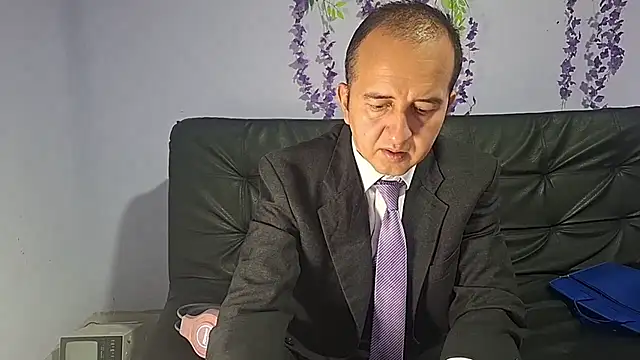 Snapshot of yazforeSolo chatting on 11.21.25 yazforeSolo online show from 11.21.25