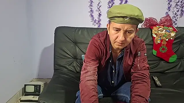 Snapshot of yazforeSolo chatting on 11.26.25 yazforeSolo online show from 11.26.25