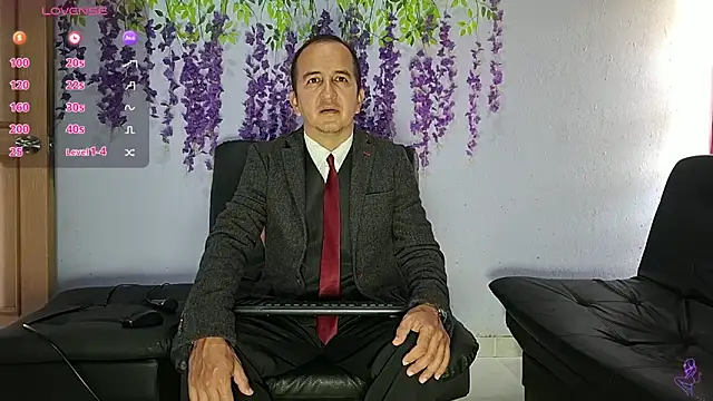 Snapshot of yazforeSolo chatting on 02.13.26 yazforeSolo online show from 02.13.26