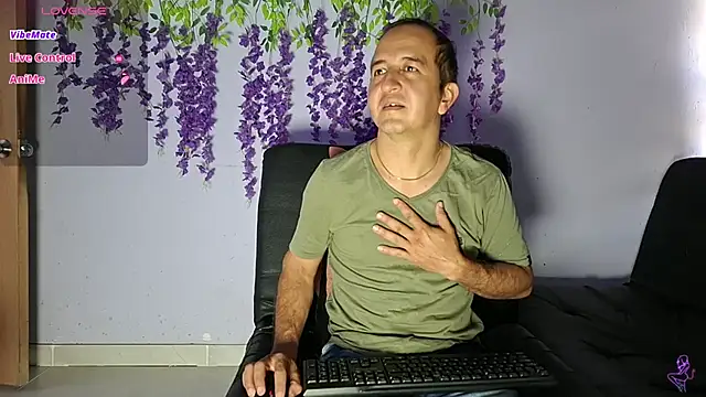 Snapshot of yazforeSolo chatting on 02.16.26 yazforeSolo online show from 02.16.26