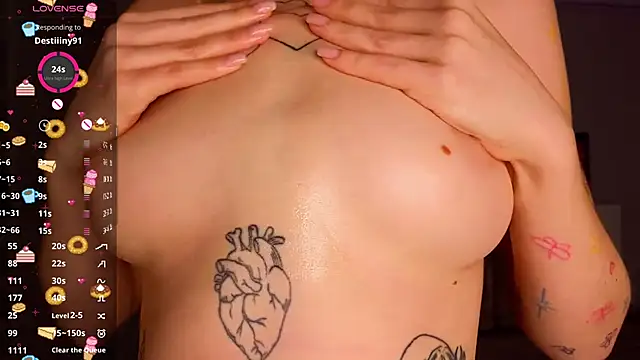 Snapshot of Sweet_Evva chatting on 11.20.25 Sweet Evva online show from 11.20.25