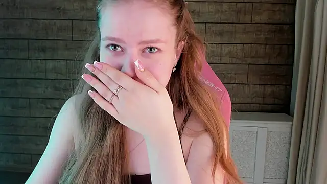 Snapshot of SelinSwarovski chatting on 04.13.26 SelinSwarovski online show from 04.13.26