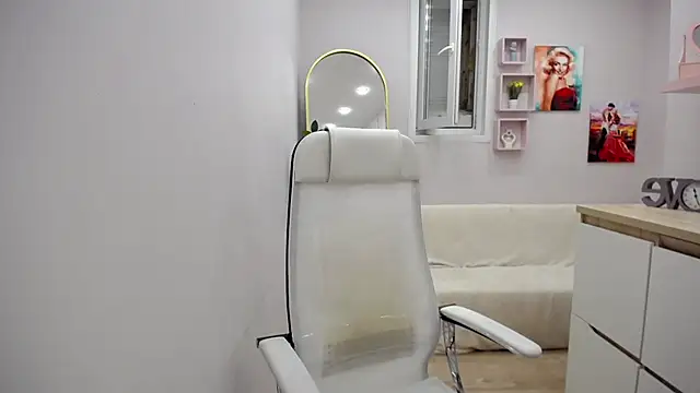 Snapshot of Milla_Cutie18 chatting on 05.20.26 Milla Cutie18 online show from 05.20.26