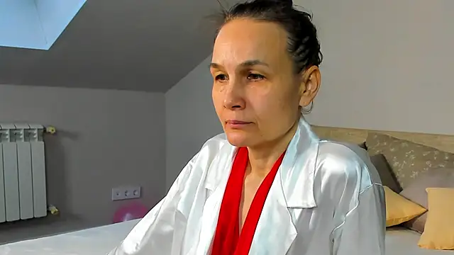 Lillian White online show from 02.02.25