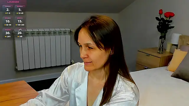 Lillian White online show from 02.05.25