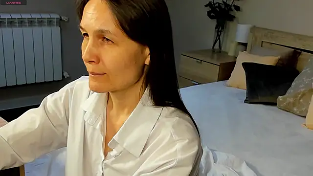 Lillian White online show from 02.08.25