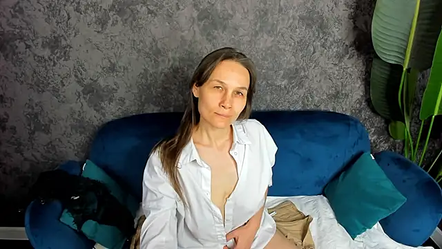 Lillian White online show from 02.23.25