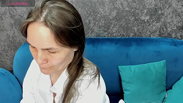 Lillian White online show from 03.10.25