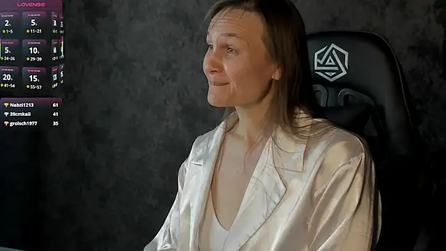 Lillian White online show from 09.15.25