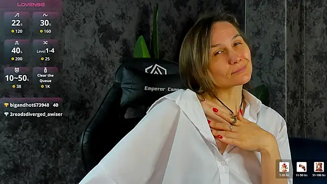 Snapshot of Lillian_White chatting on 05.15.26 Lillian White online show from 05.15.26