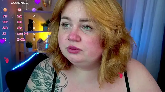 Snapshot of ZaraReignn chatting on 02.11.25 ZaraReignn online show from 02.11.25