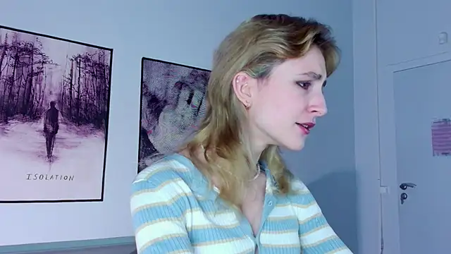 Snapshot of LuxRayi chatting on 01.18.25 LuxRayi online show from 01.18.25