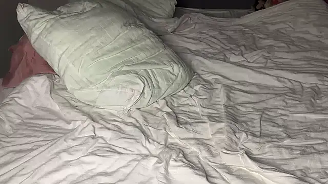 Snapshot of fluffy_bunnyxxx chatting on 10.18.25 fluffy bunnyxxx online show from 10.18.25