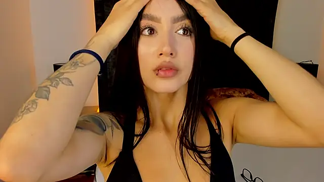 Snapshot of NataGarcia chatting on 11.05.25 NataGarcia online show from 11.05.25