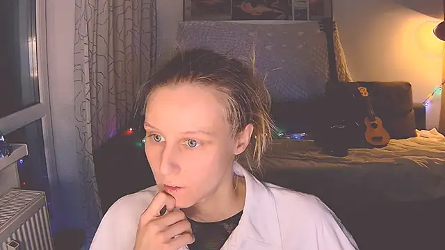 Snapshot of KatiKate chatting on 12.12.24 KatiKate online show from 12.12.24