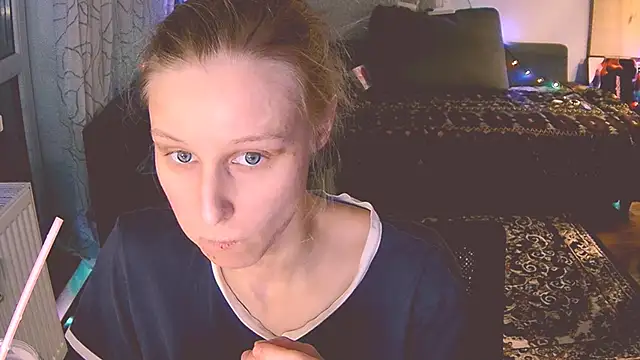 Snapshot of KatiKate chatting on 01.04.25 KatiKate online show from 01.04.25