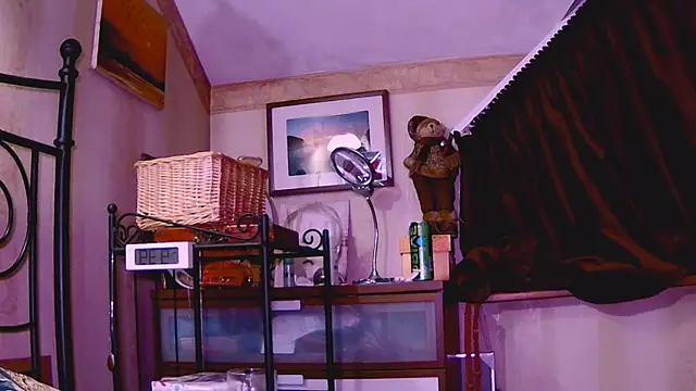 Snapshot of KatiKate chatting on 01.23.25 KatiKate online show from 01.23.25