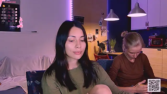 Snapshot of KatiKate chatting on 09.10.25 KatiKate online show from 09.10.25