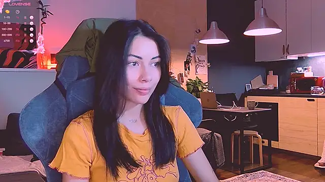 Snapshot of KatiKate chatting on 10.27.25 KatiKate online show from 10.27.25