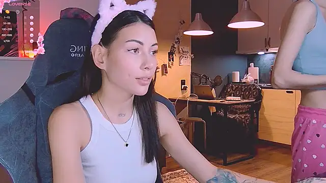 Snapshot of KatiKate chatting on 10.28.25 KatiKate online show from 10.28.25