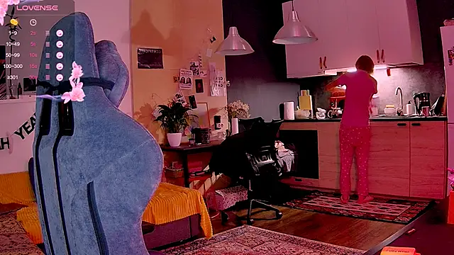 Snapshot of KatiKate chatting on 11.27.25 KatiKate online show from 11.27.25