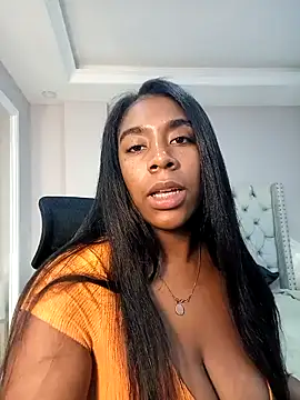 KloheCurvy online show from 12.18.24