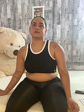 Snapshot of Violetrousse chatting on 10.13.25 Violetrousse online show from 10.13.25