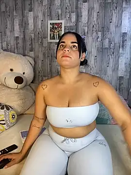 Snapshot of Violetrousse chatting on 11.02.25 Violetrousse online show from 11.02.25