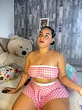 Snapshot of Violetrousse chatting on 11.04.25 Violetrousse online show from 11.04.25