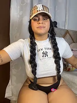 Snapshot of Violetrousse chatting on 11.08.25 Violetrousse online show from 11.08.25