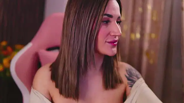 Snapshot of KimSkyex chatting on 03.08.25 KimSkyex online show from 03.08.25