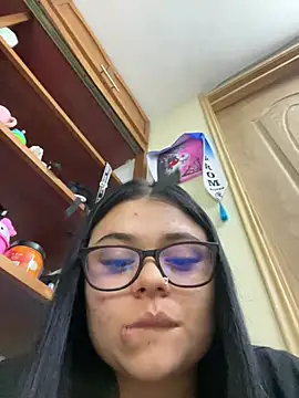 Snapshot of alissonfernandez_ chatting on 02.04.26 alissonfernandez online show from 02.04.26