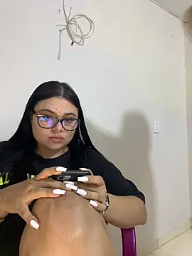 Snapshot of alissonfernandez_ chatting on 04.26.26 alissonfernandez online show from 04.26.26