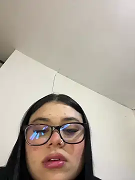Snapshot of alissonfernandez_ chatting on 04.29.26 alissonfernandez online show from 04.29.26