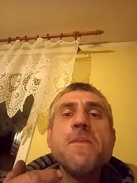 Snapshot of Gotowy40 chatting on 10.27.25 Gotowy40 online show from 10.27.25