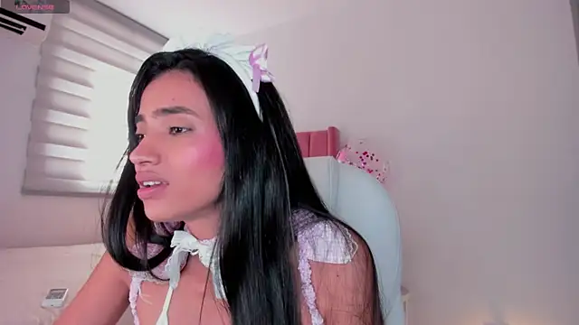 Snapshot of Ninamirley chatting on 12.13.24 Ninamirley online show from 12.13.24