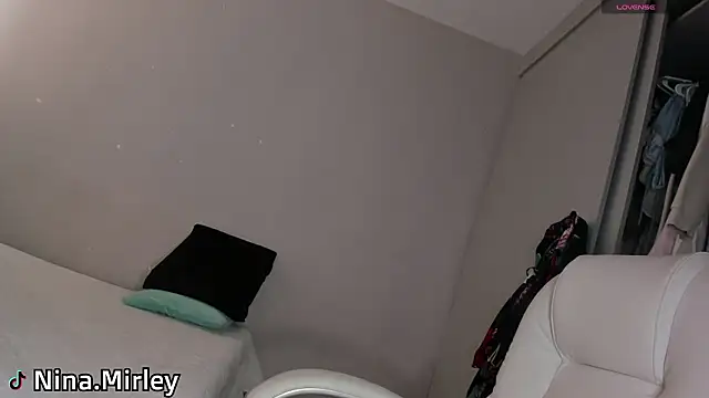 Snapshot of Ninamirley chatting on 02.27.26 Ninamirley online show from 02.27.26