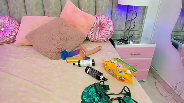 CoralHarmon online show from 03.03.25