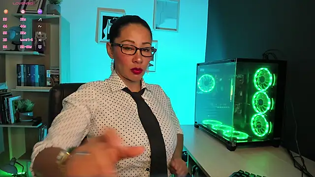 Snapshot of Sue_Wolls chatting on 01.13.25 Sue Wolls online show from 01.13.25