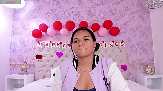 Snapshot of Carolina_Evanss chatting on 02.17.25 Carolina Evanss online show from 02.17.25